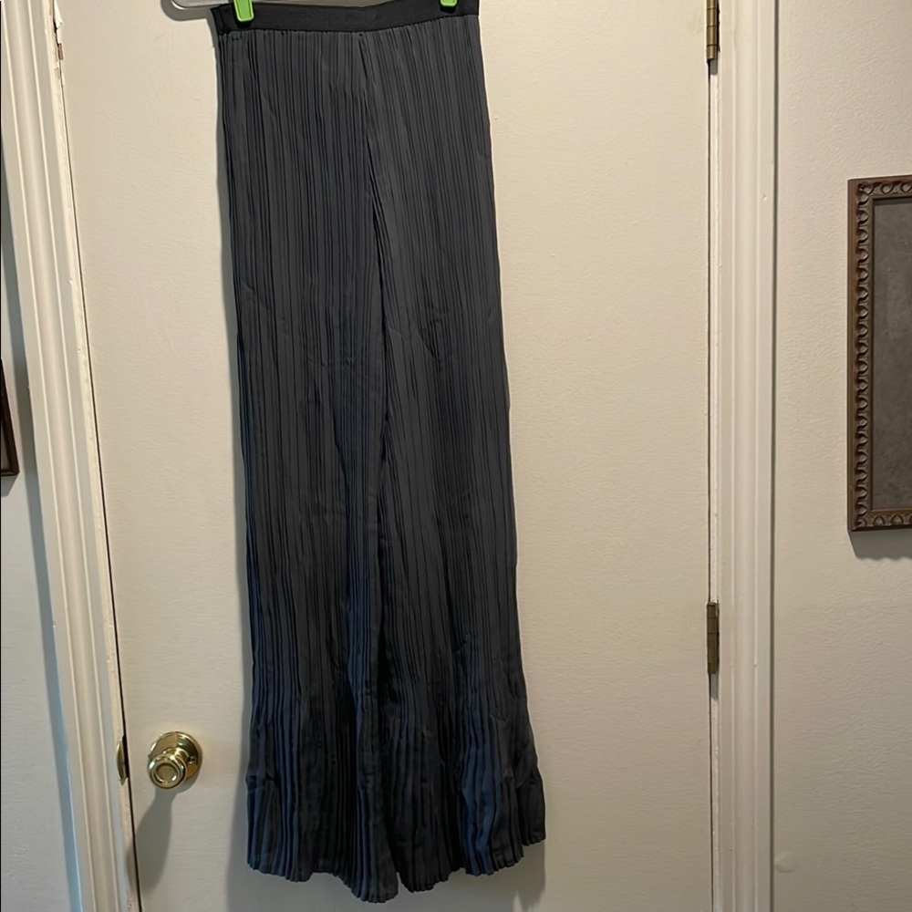 ALqUEMA Gray Box Pleated Ruffled Maxi Wide Legged Fabulous Pants - Picture 8 of 14